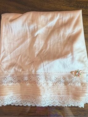 Vintage M - Lace Trim Light Peach Folded Top with Floral Accent